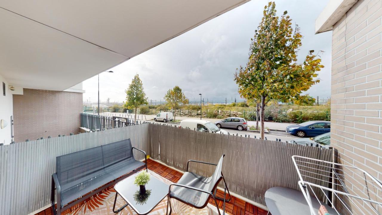 サン＝ドニLive Like A Local Stylish 2Br With Balcony & Parkingアパートメント エクステリア 写真