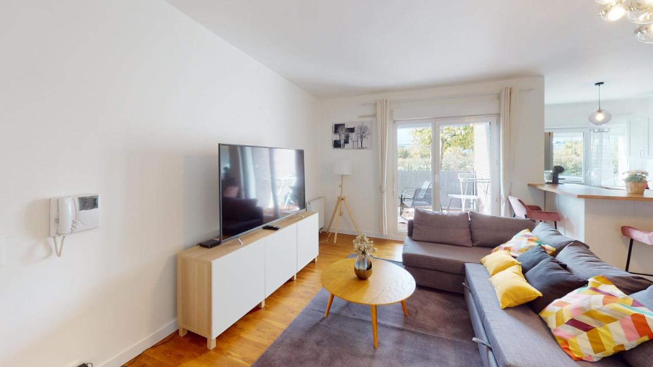 サン＝ドニLive Like A Local Stylish 2Br With Balcony & Parkingアパートメント エクステリア 写真