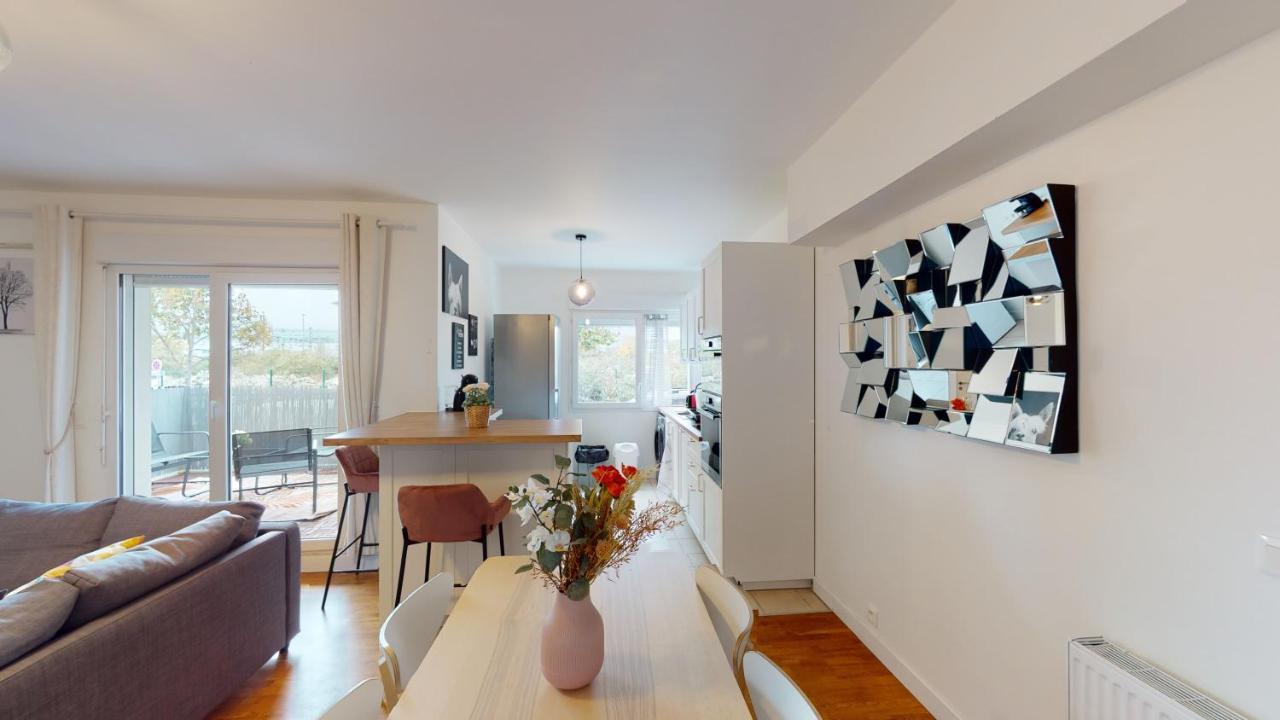 サン＝ドニLive Like A Local Stylish 2Br With Balcony & Parkingアパートメント エクステリア 写真