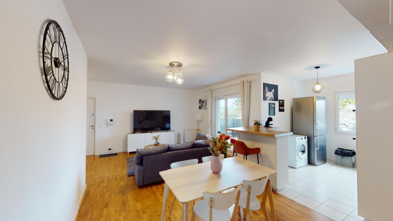 サン＝ドニLive Like A Local Stylish 2Br With Balcony & Parkingアパートメント エクステリア 写真
