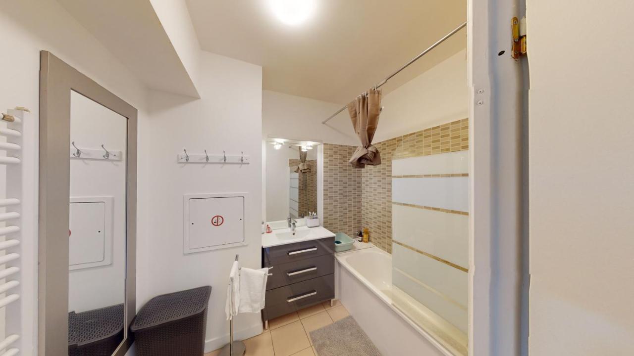 サン＝ドニLive Like A Local Stylish 2Br With Balcony & Parkingアパートメント エクステリア 写真