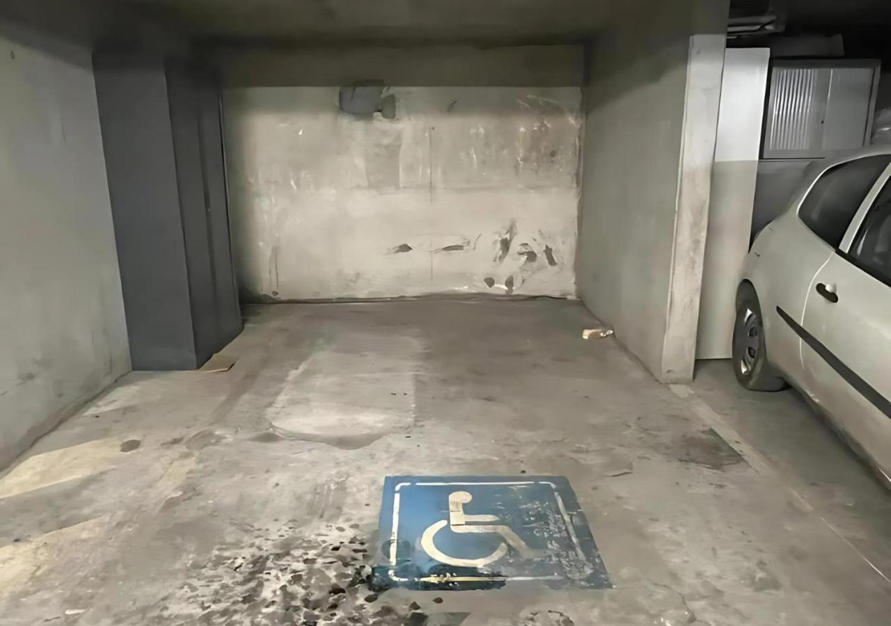 サン＝ドニLive Like A Local Stylish 2Br With Balcony & Parkingアパートメント エクステリア 写真